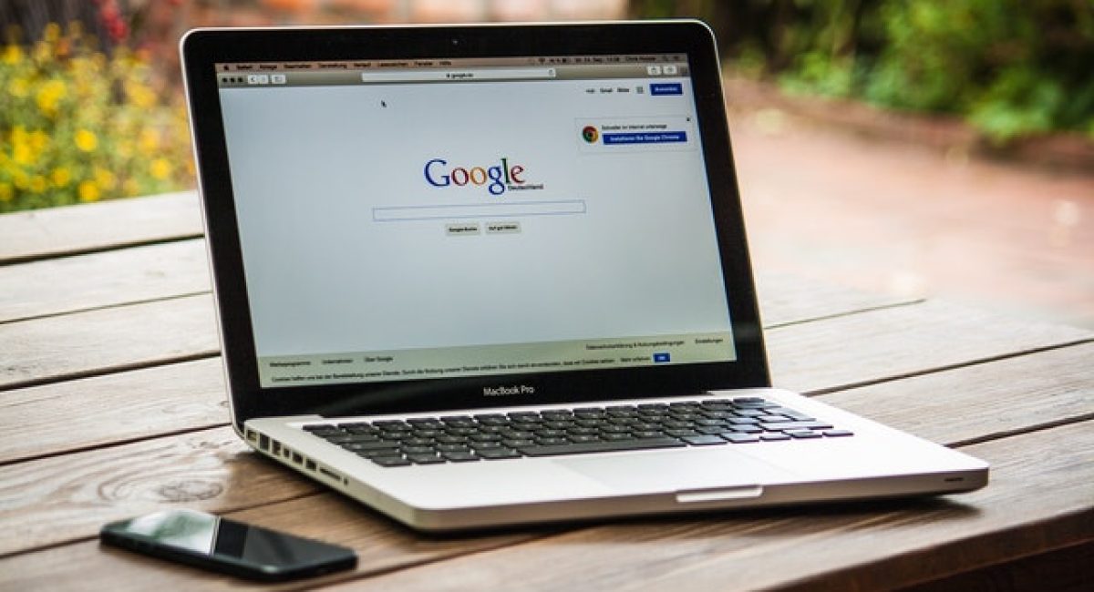 google-search-engine-on-macbook-pro-40185