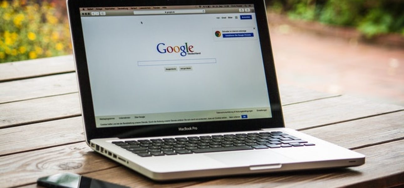google-search-engine-on-macbook-pro-40185
