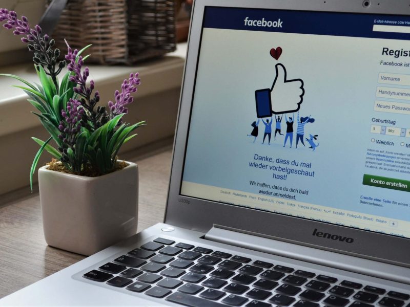 photo-of-laptop-near-plant-927629 (1)