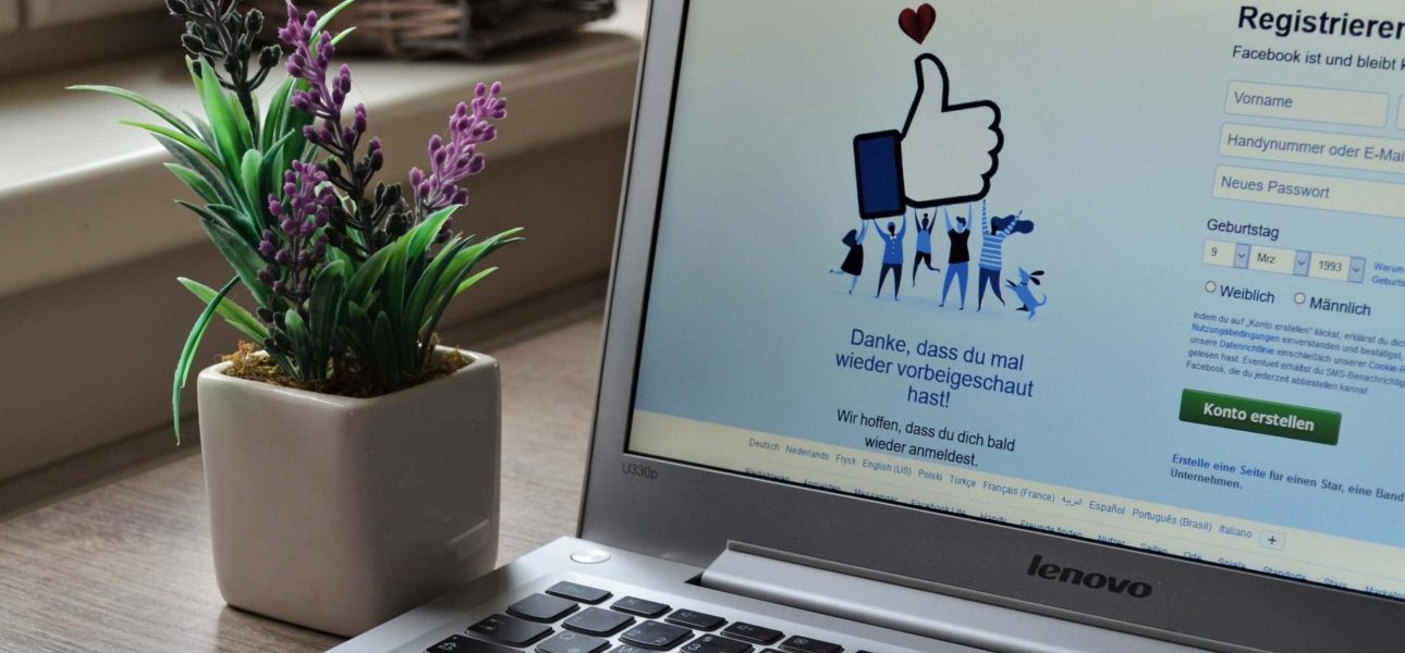 photo-of-laptop-near-plant-927629 (1)